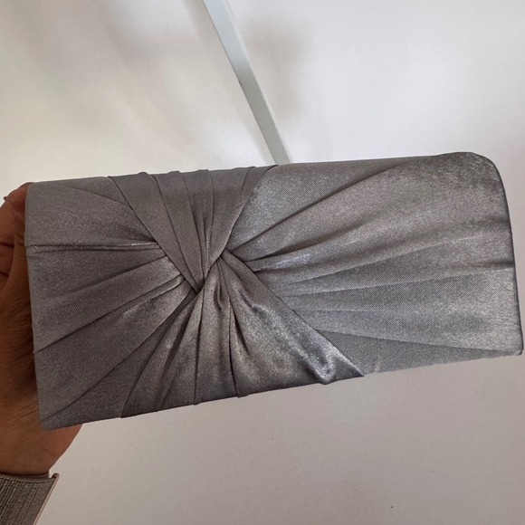 Charming Charlie RSVP Silver Satin Knot Clutch Chain Strap‎ Evening Bag - Picture 9 of 15